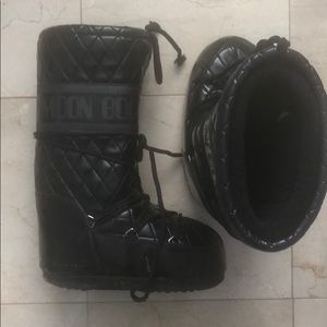 Black Moon Boots size 35